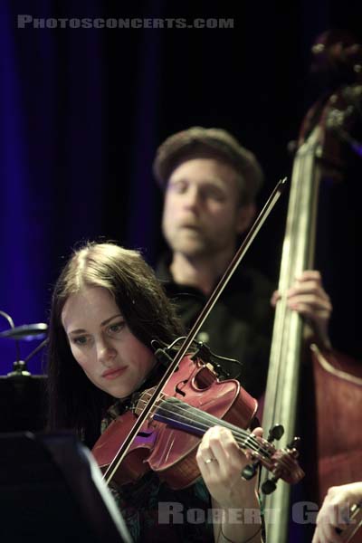 JOSE GONZALEZ PERFORMING WITH THE GOTEBORG STRING THEORY - 2011-04-06 - PARIS - Gaite Lyrique - 